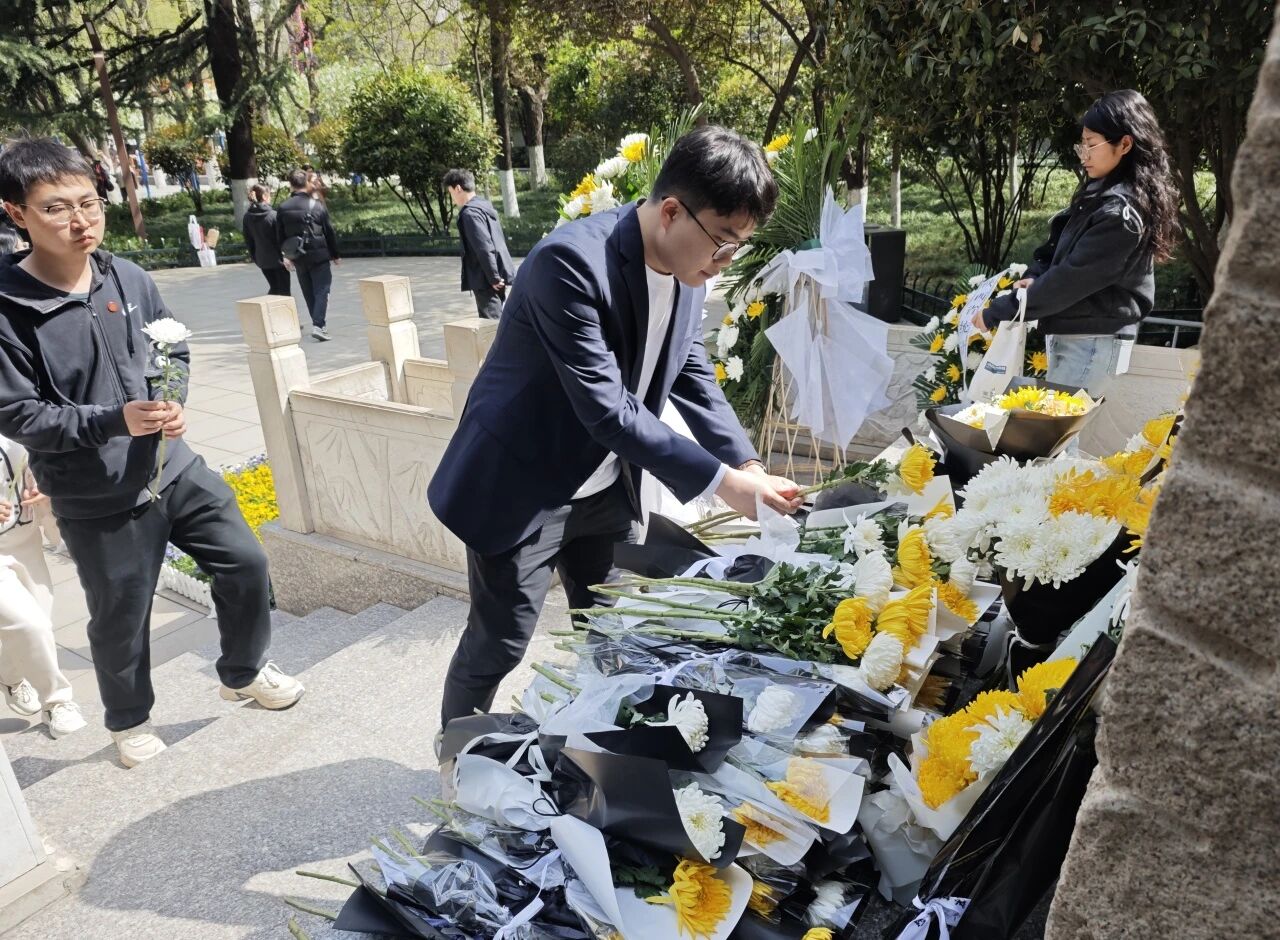 1760943610195450.jpg 38bd2205859495620a51e9808b657aa4.jpg