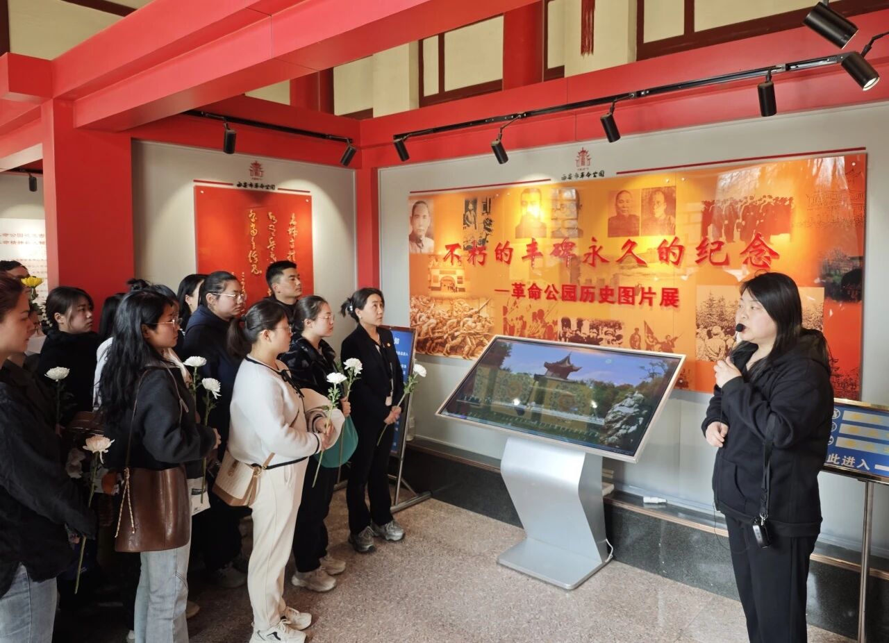 1760943637409619.jpg 27639c55d5bdf47cf1d47155d01ce302.jpg